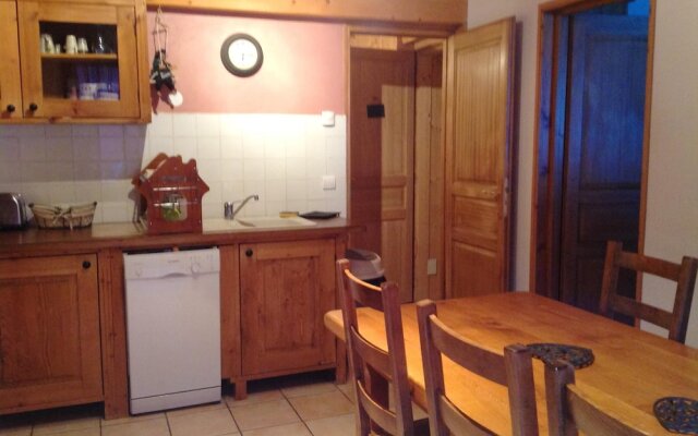 Apartment With 3 Bedrooms in Peisey-nancroix, With Wonderful Mountain View, Enclosed Garden and Wifi - 22 km From the Slopes