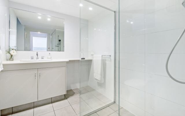 Absolute Beachfront - Central Surfers Paradise