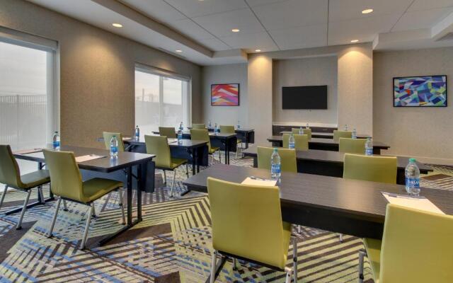 Holiday Inn Express & Suites Nashville Metrocenter Downtown by IHG
