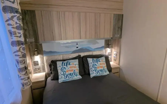 Lighthouse Lodge - Dog Friendly Nr Sutton on Sea
