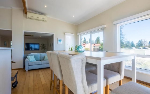 Beautiful 3BR Beachside Apt in Cottesloe!