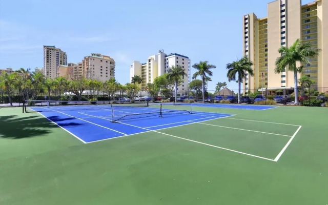 Charming Beachfront Condo With Pool, spa and Views