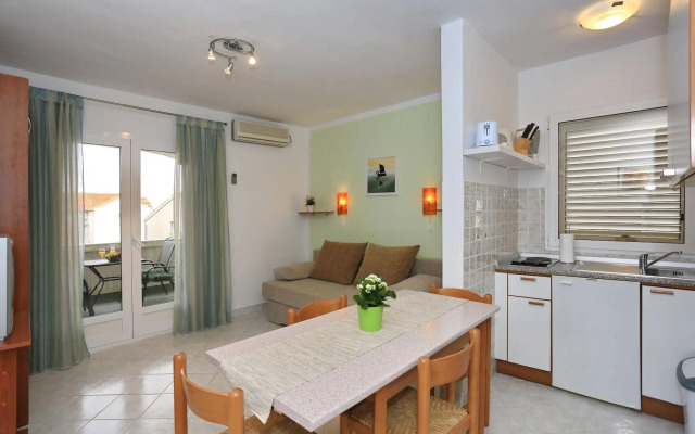 Apartments & Rooms Petra