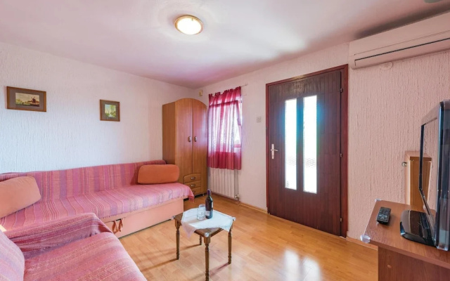 Beautiful Home in Porec With Wifi and 1 Bedrooms - Hotel in Porec - Photo 4