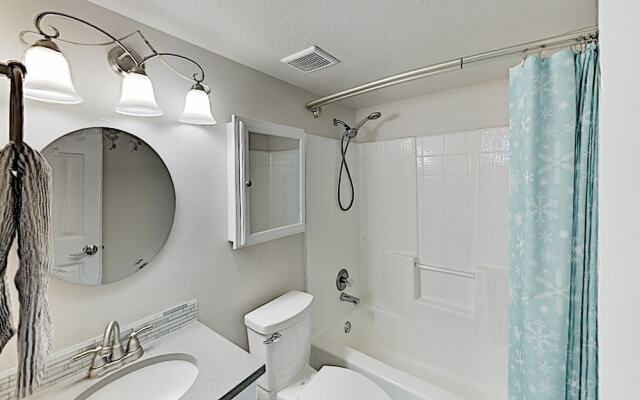 971bca2q 2 Bedroom Condo