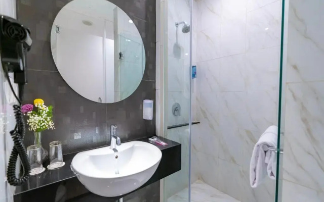 Brits Hotel Puri Indah