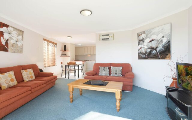 Black Dolphin Motel & Apartments