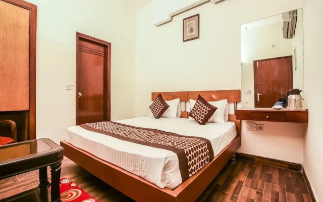 Hotel D.D.R Residency