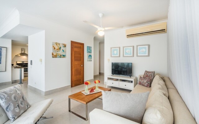 Stay and Feel Comfortable in This Spacious and Modern Apartment