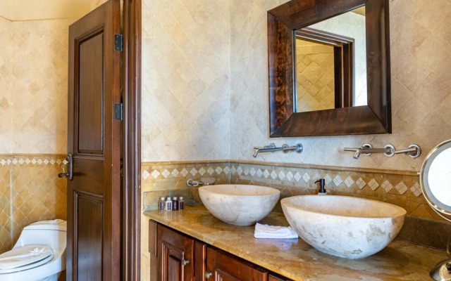 Mediterranean-style Flamingo Mansion Offers the Ultimate in Beachfront Luxury