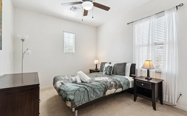 Pinnacle Breeze-private Backyard-mins to Six Flags