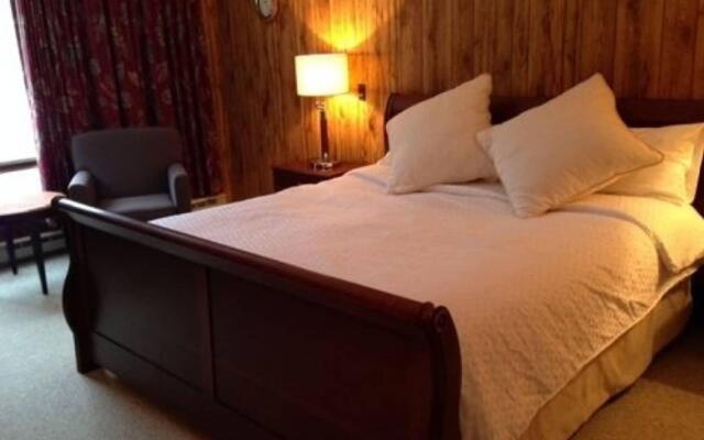 Evergreen Valley Inn