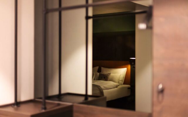 Holiday Inn - the niu, Fender Amsterdam by IHG