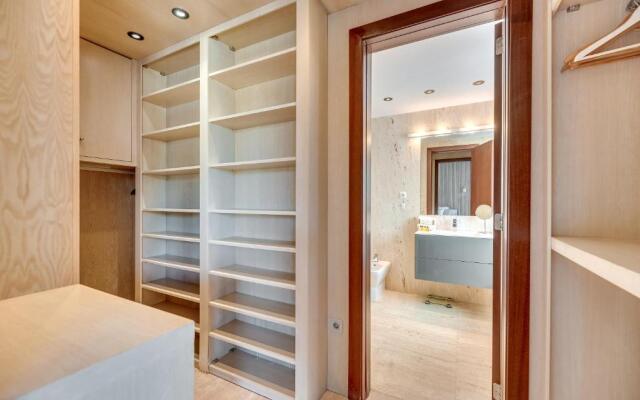 300 SQM Penthouse · Private Swimming pool · BBQ · WiFi