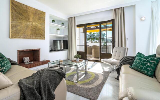 AB4 - vacation home, Marbella by Roomservices