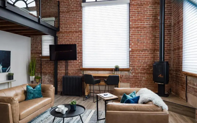 48 King West Boutique Hotel
