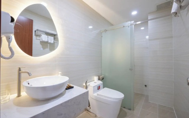 AMILA NGUYEN HUE HOTEL by SAZI