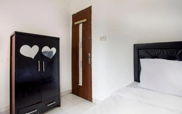 OYO Life 2050 D'cinnamons Residence