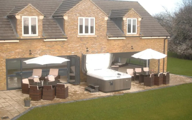 Woodhouse Farm Lodge