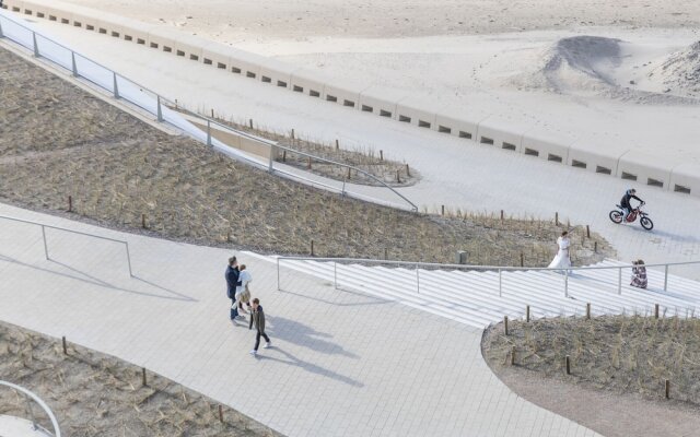 Apartment With Sun-facing Terrace