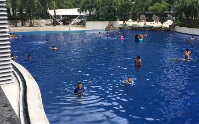 Maui Condotel @ Azure Urban Resort Residence