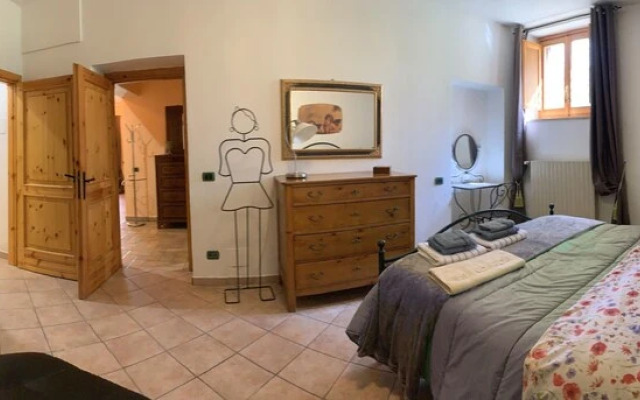 Scappo In Umbria, La Escondida