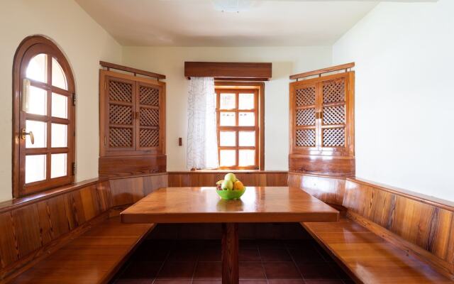Great house with pool close to beach