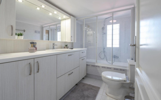 Bright 3 bd apt, Hellenikon Metr. Park , Glyfada