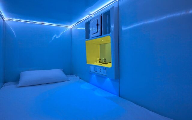 Molotoff Capsule Hotel