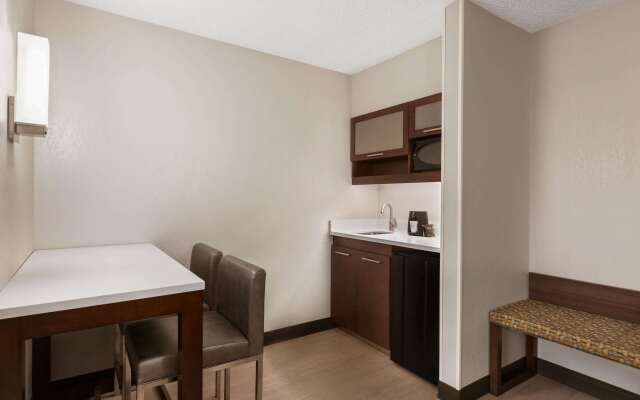 Ramada by Wyndham Suites Orlando Airport