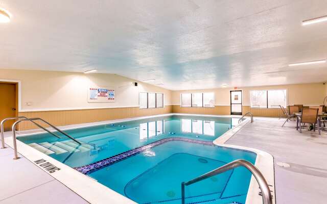 Econo Lodge Inn & Suites Auburn