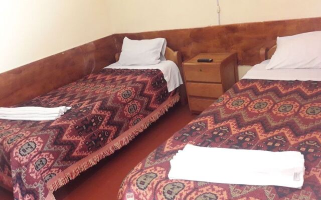 Yuri's Sanbleño II Hostel