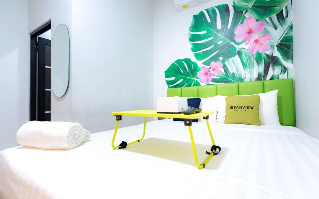 Urbanview Hotel R House Batam by RedDoorz