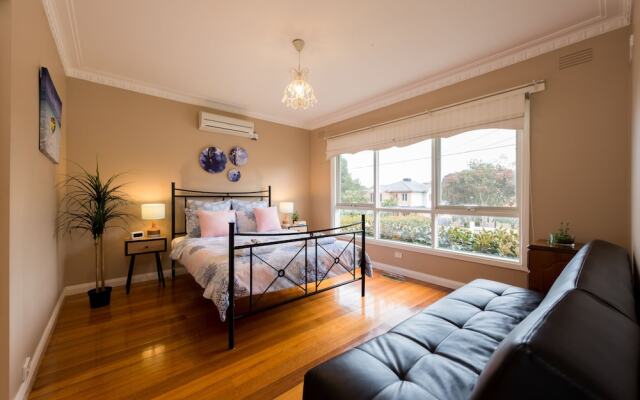 Lovely 5BR house walk to train and shops