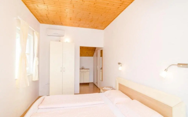 Apartment & Room Maćus