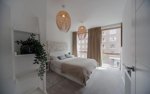 Barking Bright Apartment With 2 Bedrooms