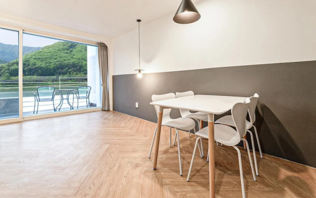 Gapyeong Rowa River View Pension