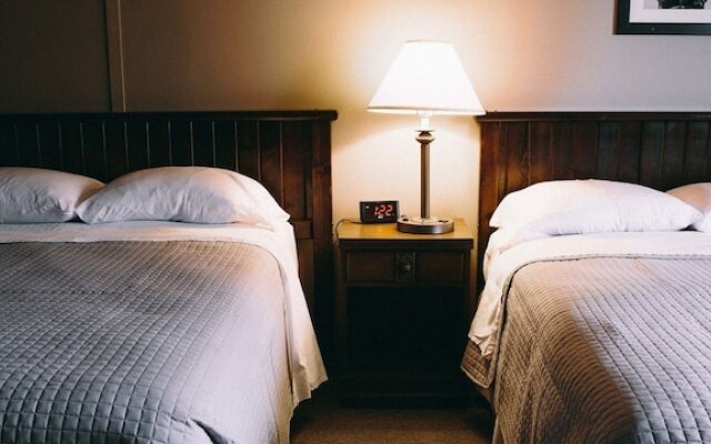 Fannies Supper Club and Motel