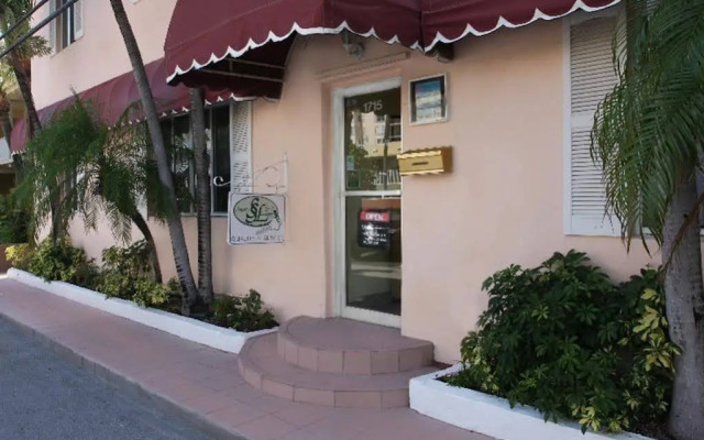Manta Ray Inn