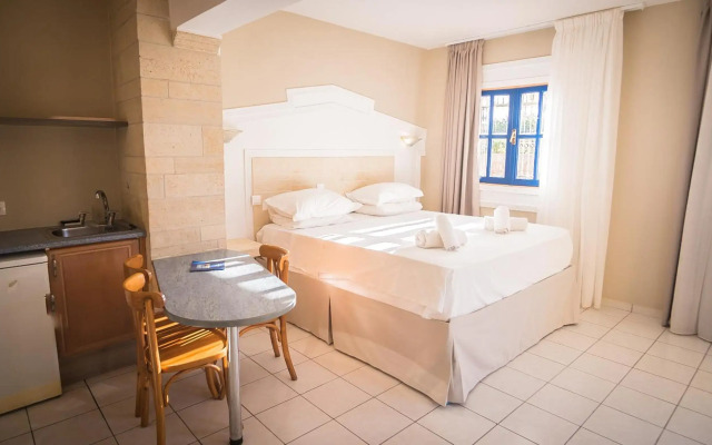 Parthenis Hotel & Suites