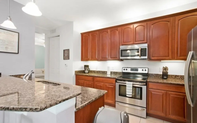 Luxury Oasis 3 Bedroom Condo by RedAwning