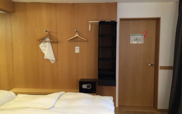 East-West Riverside Hotel – Guest Rooms – Basel