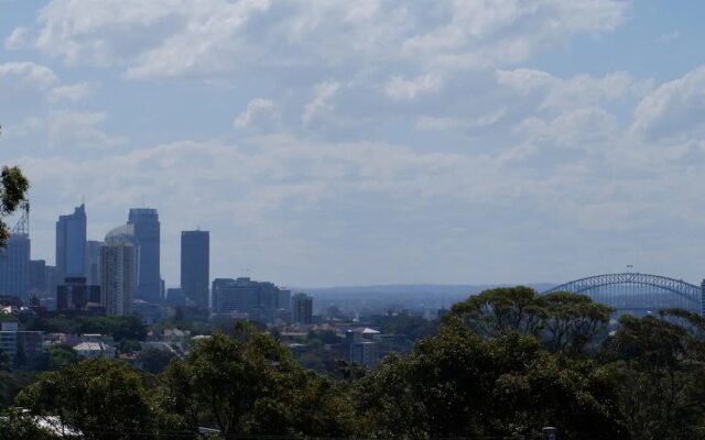 Cosy Home Near Bondi Junction And Beach
