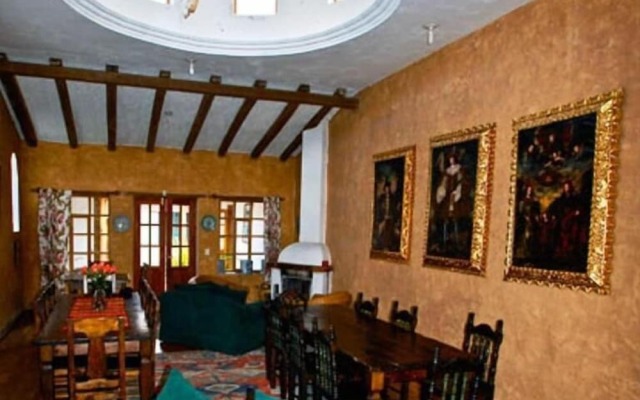 Las Palmeras Inn