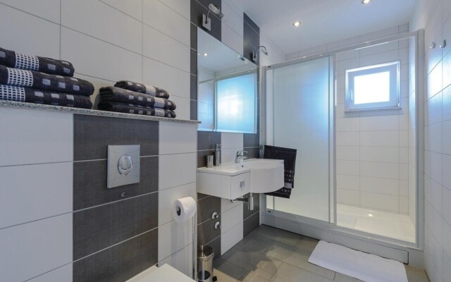 Nice Home in Sreser with Hot Tub, Sauna & WiFi