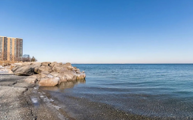4BR 3BA Townhouse on Lake Ontario Free Parking Gym