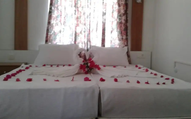 Nergos Side Hotel