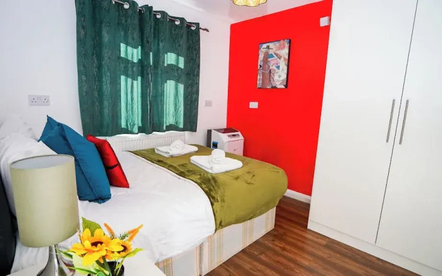 Spacious 3BR House Sleeps 6