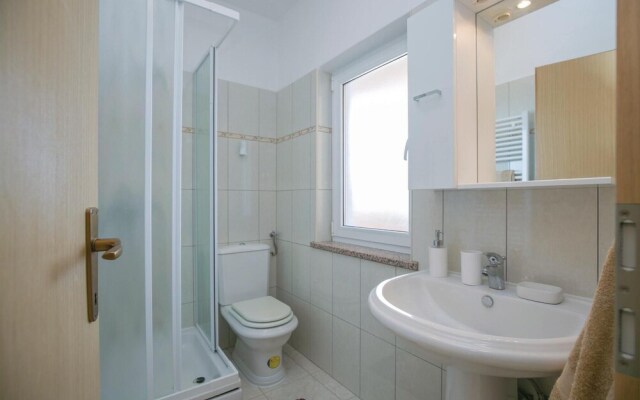 Amazing Home in Drenje With Wifi and 4 Bedrooms