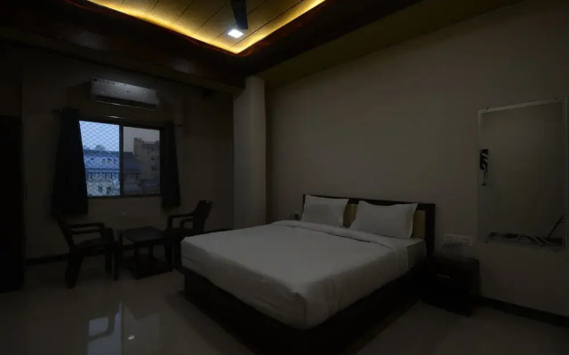 Hotel Shri Dhwaja Inn